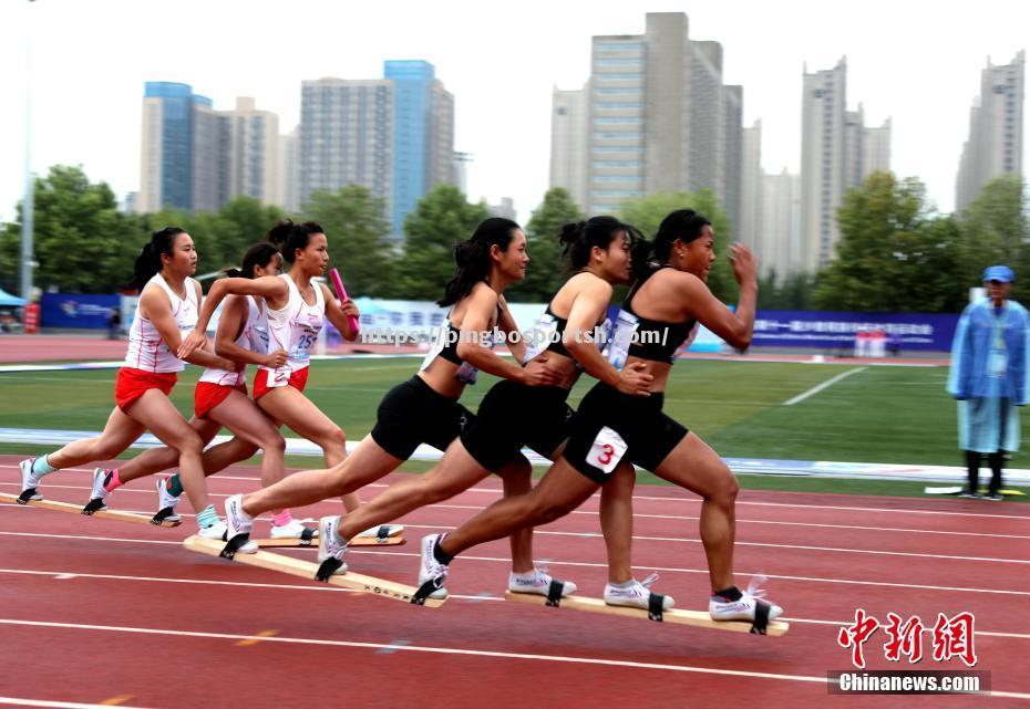 一场激烈的角逐上演，运动员实力暴露无遗