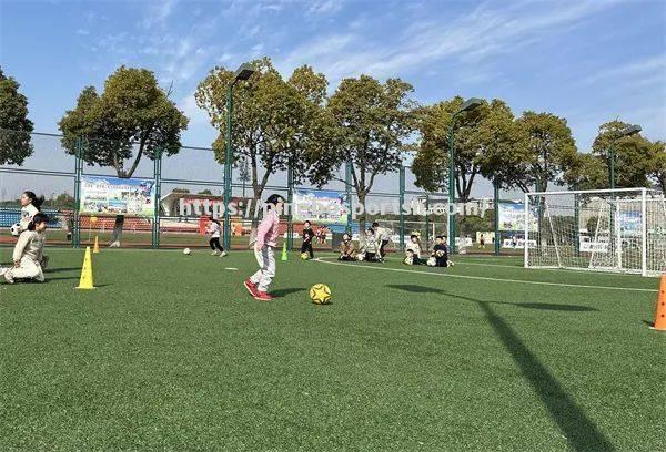 精彩足球比赛为人们带来无限乐趣